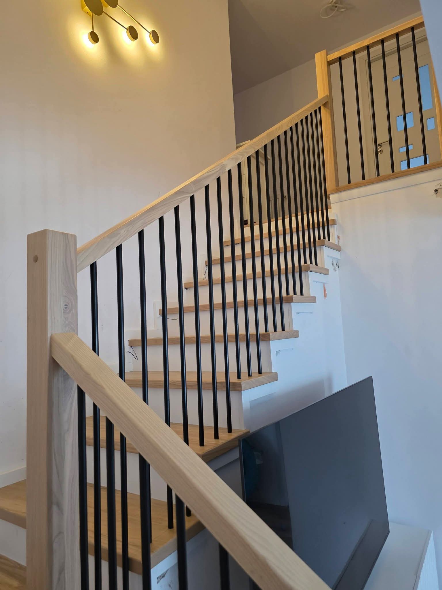 Scară Clasică cu Balustradă